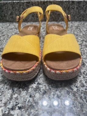 TOMS Abby Yellow Flatform Espadrille Sandal Size 8